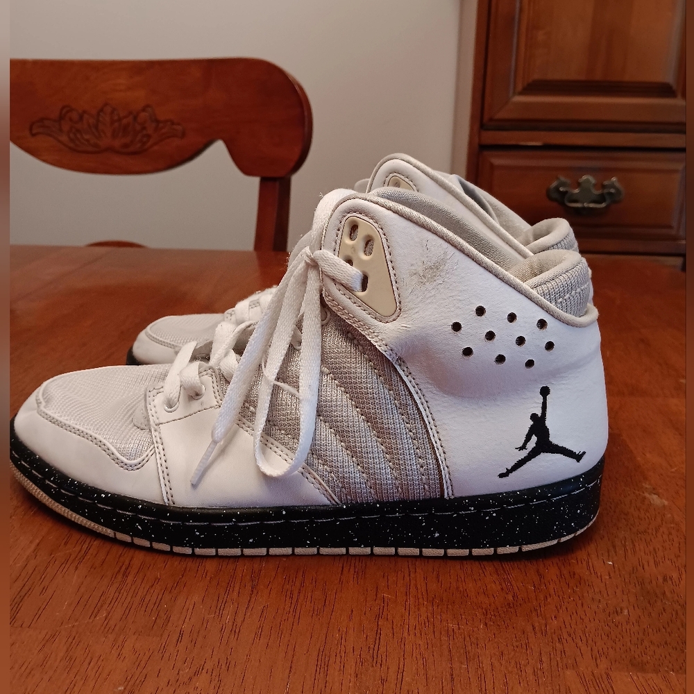 Air Jordan Boys Size 9 White High-Top Sneakers
